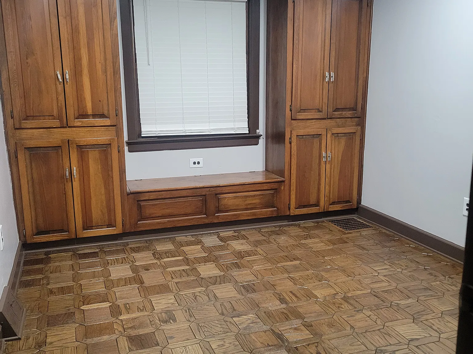 Studio, 250 sqft, $1,250 — Photo 4
