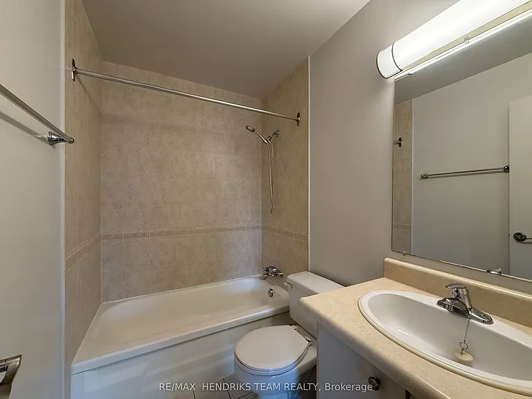 39 Leaside Dr #409 — Photo 9