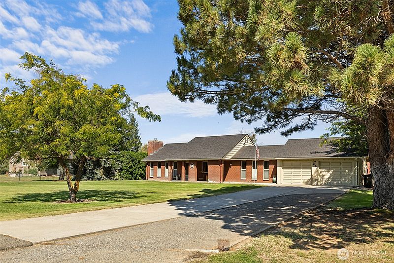 4th image of 220 E Willis Road
