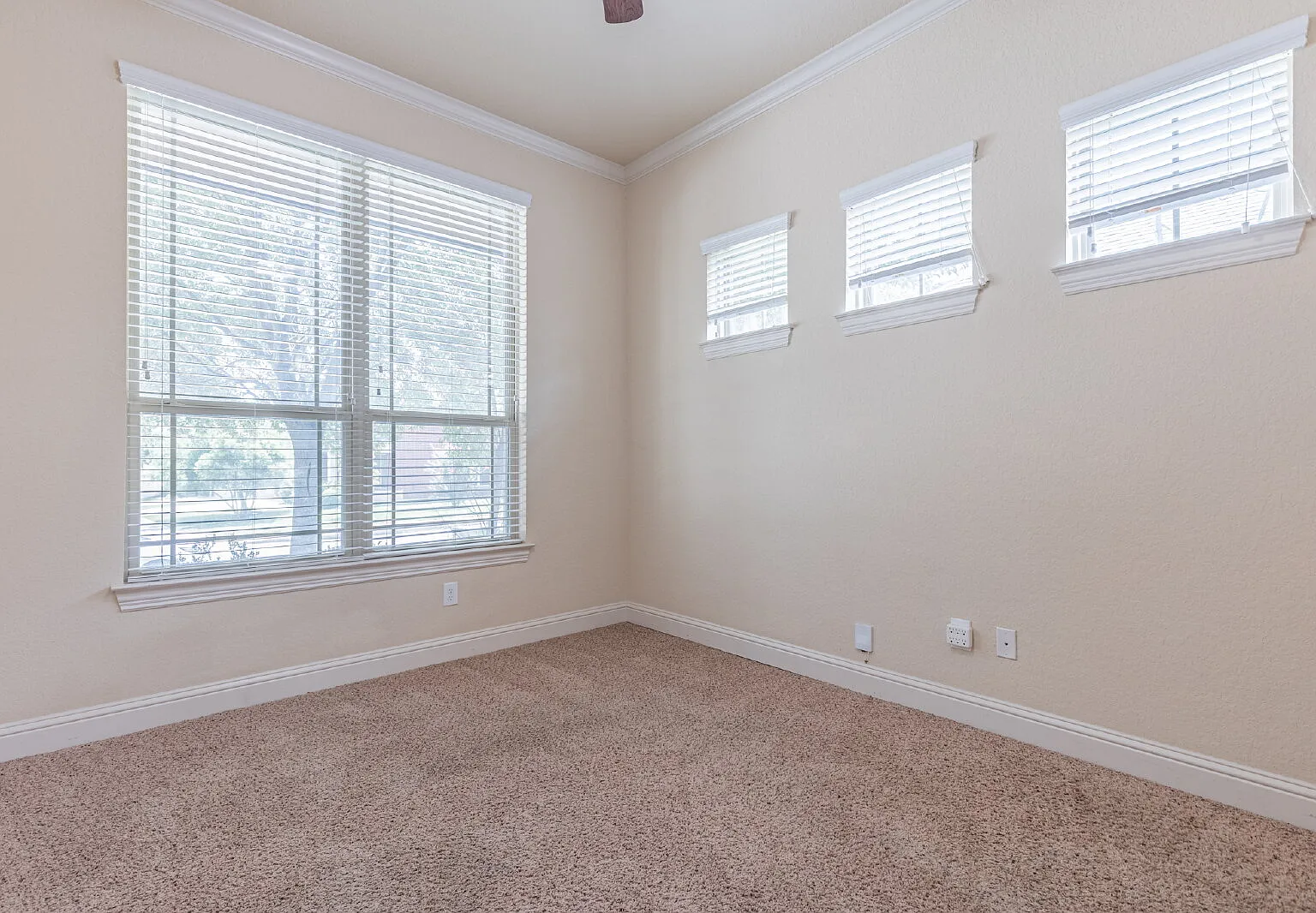 4 bed, 3.5 bath, 3226 sqft, $3,250 — Photo 4