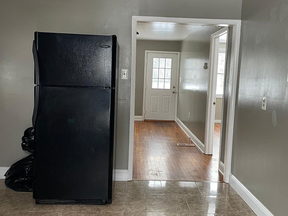 1st image of 105 Waterloo Ct