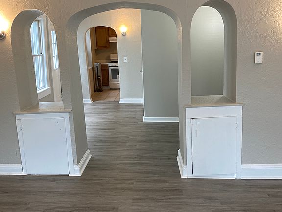 2nd image of 917 W Lackawanna Ave #917