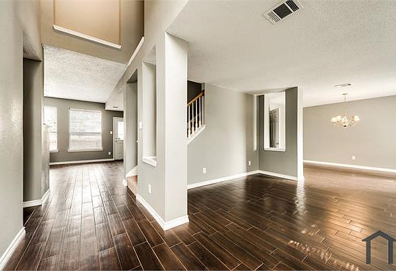 3rd image of 4406 Santa Fe Ln