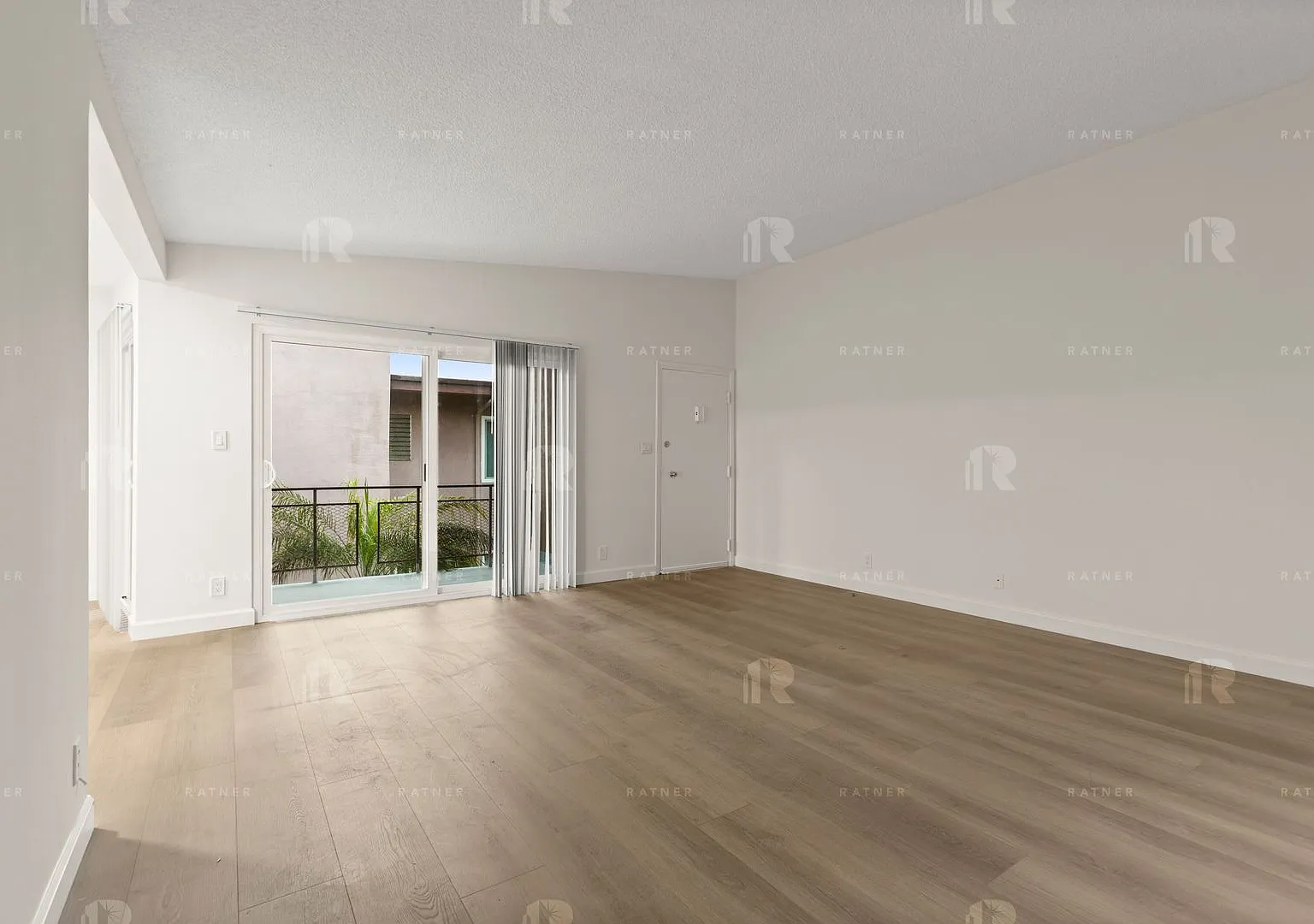 (An/Ti/Yo:B) 4216 Mary Ellen Avenue — Photo 4