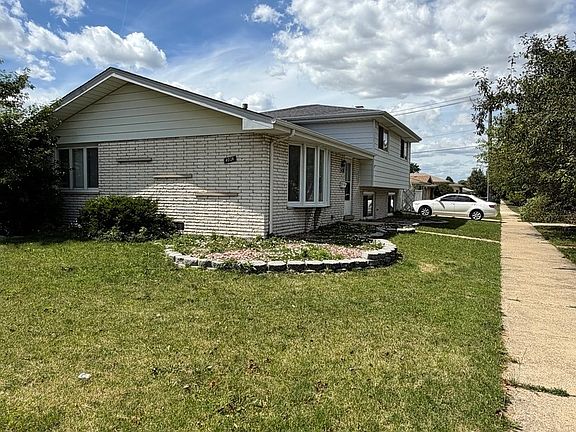 3rd image of 4024 W 103rd St