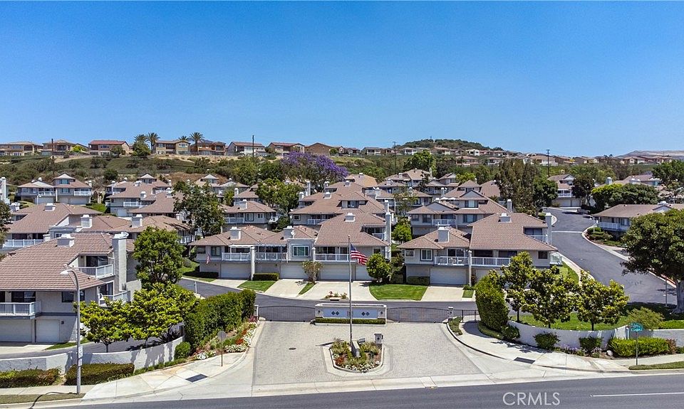 1st image of 2377 Sommerset Dr