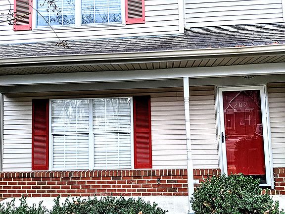 2nd image of 209 N Hill Ln