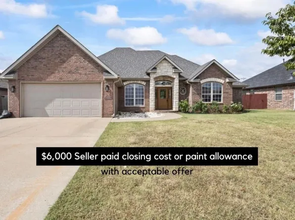 1055 Tarah Knolls Cir, Centerton, AR 72719