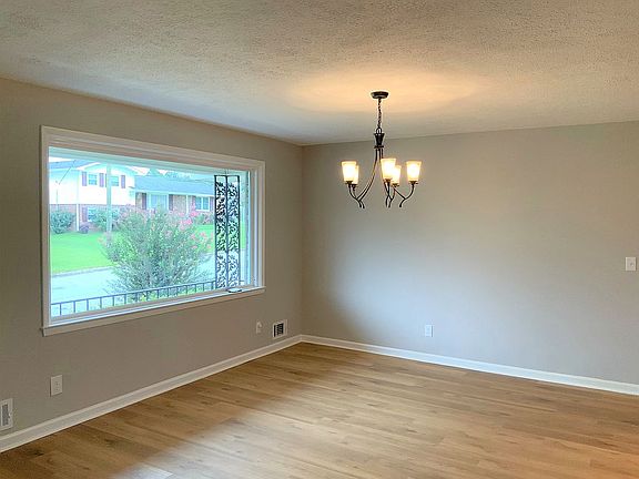 5th image of 628 Oakdale Ave