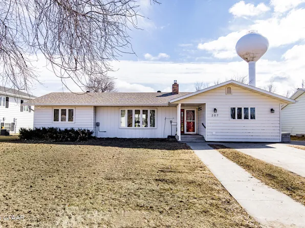 207 4th Ave SE, Hillsboro, ND 58045