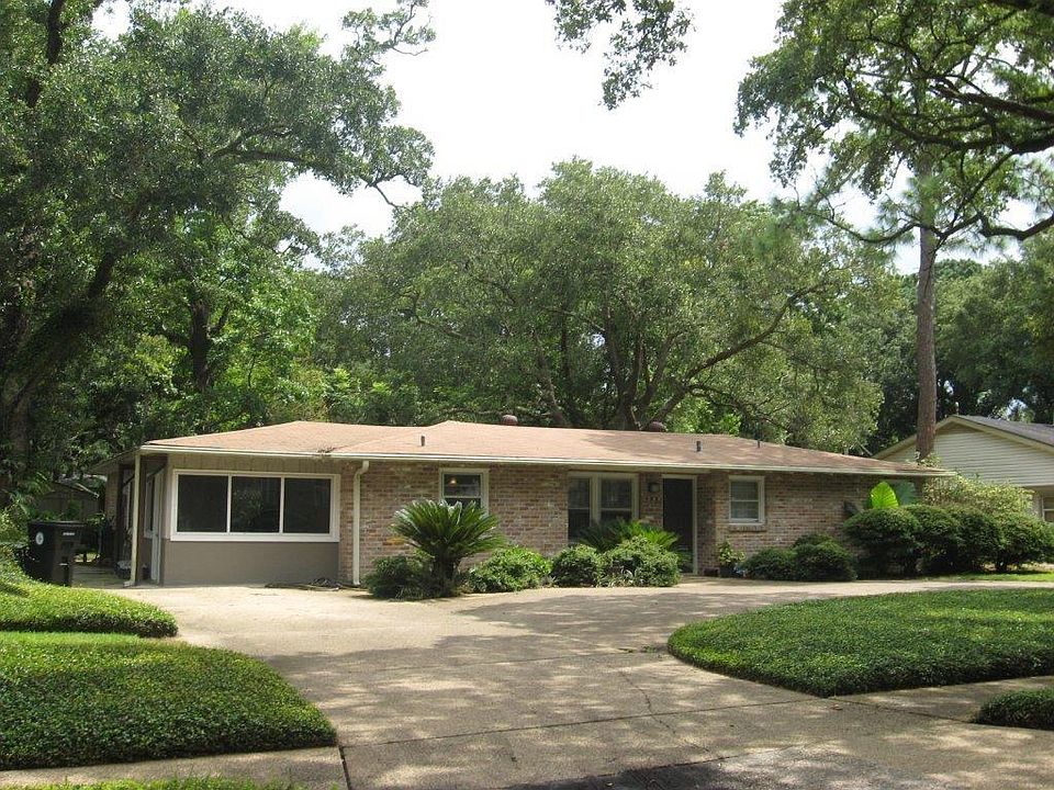 1st image of 102 Berkley Dr