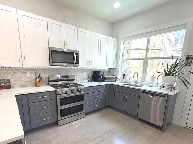2239 Tasker St — Photo 12