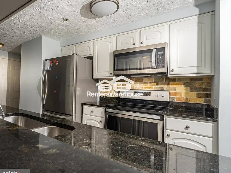 805 Deering Rd — Photo 5
