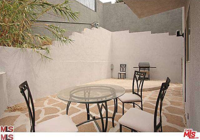 2nd image of 6836 Cahuenga Park Trl