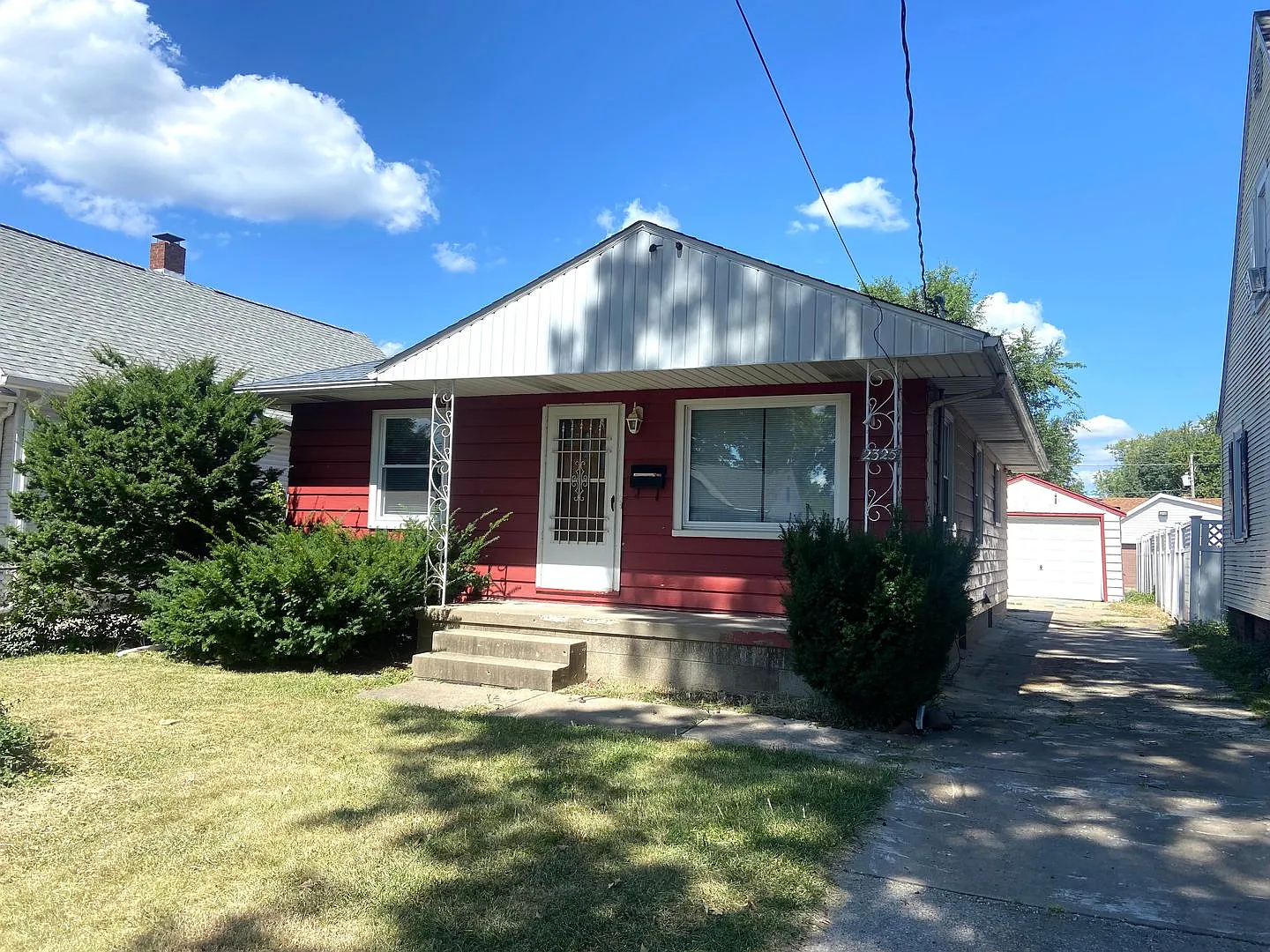 2325 W Kellogg Ave photo 1