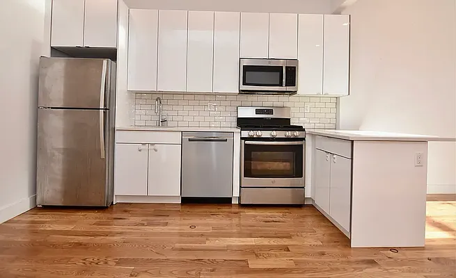 Rented by Bohemia Realty Group | media 17