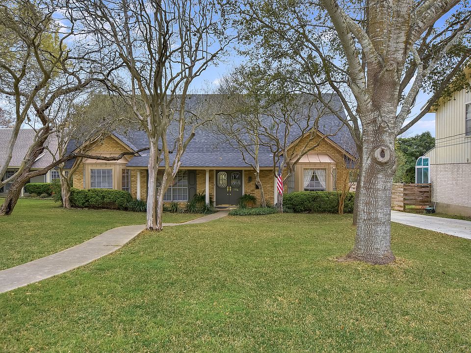 1st image of 7776 Woodridge Dr