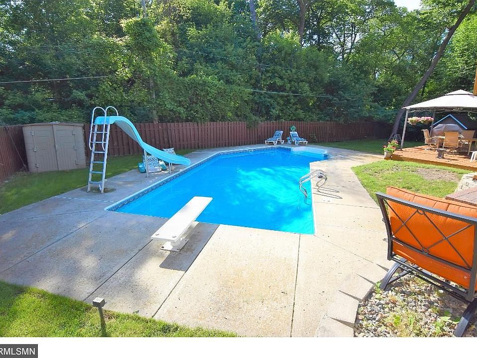1st image of 13104 Manor Dr S