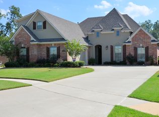 575 Chinquipin Dr, Bossier City, LA 71111