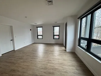 2 bed, 1.5 bath, 9999 sqft, $3,500 — Photo 2
