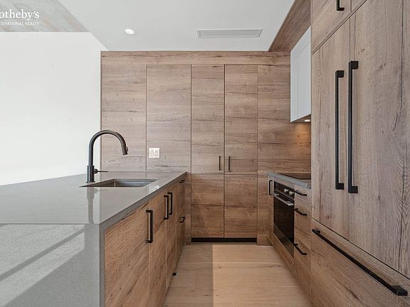 5th image of 169 Huron St #4B