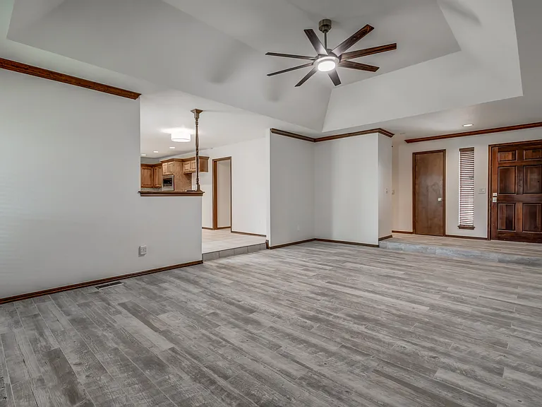 1817 Victoria Dr — Photo 10