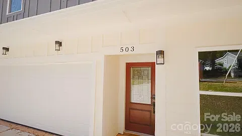 501 Granby Cir — Photo 2