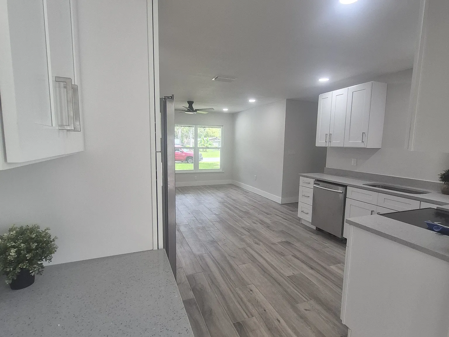 5 bed, 1424 sqft, $2,450 — Photo 4