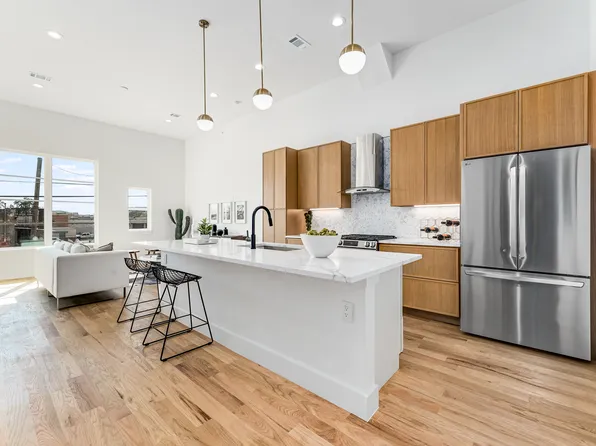 2206 S Harwood St #111, Dallas, TX 75215