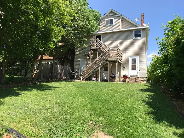 744 Simon Ave — Photo 8