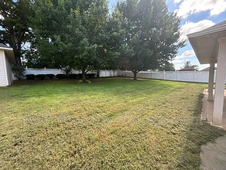 2109 Barrington Dr — Photo 37