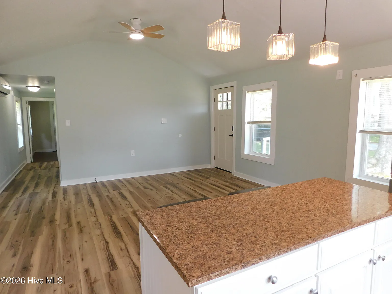 2 bed, 1.0 bath, $2,200 — Photo 4