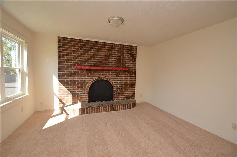 1st image of 909 Highland Dr