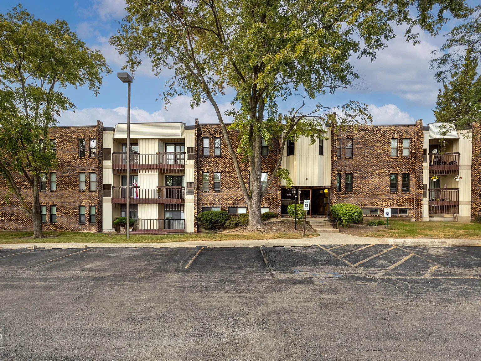 2 bed, 937 sqft, $1,850 — Photo 1