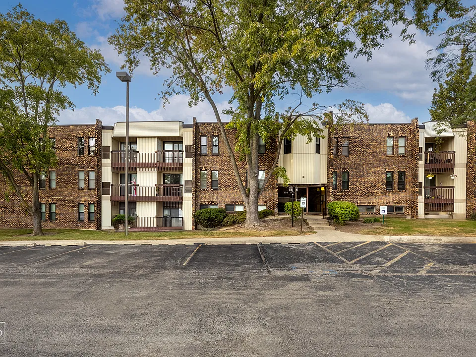 2212 Country Club Dr #25C