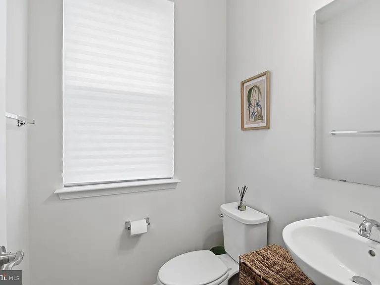 3469 Carnaby St — Photo 15