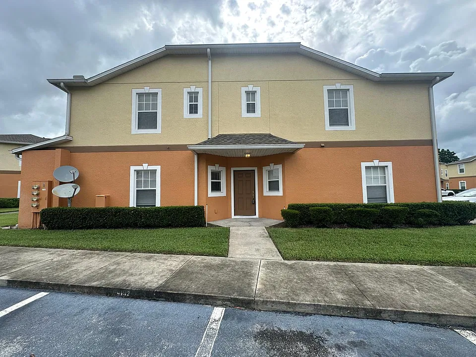 4182 Winding Vine Dr