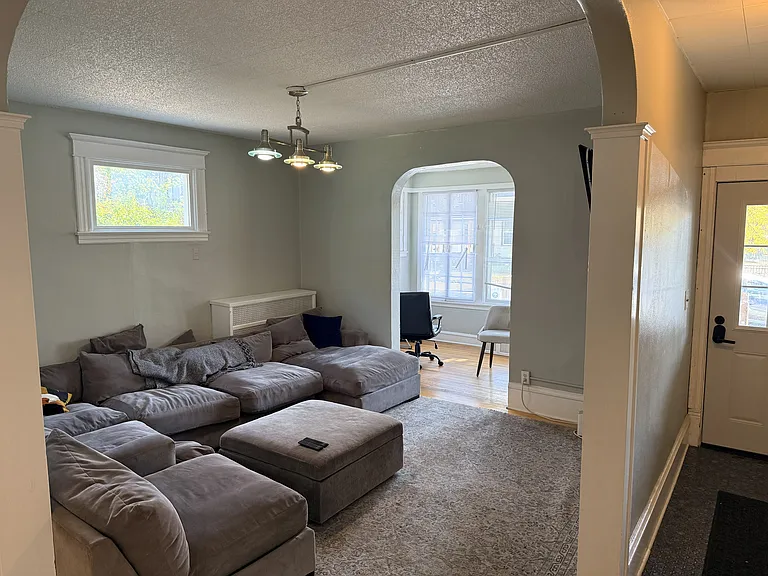 945 28th Ave NE — Photo 5