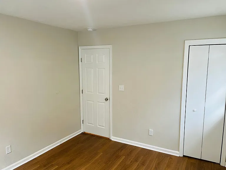 1100 Joe Louis St — Photo 8
