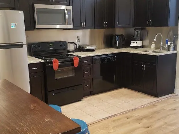 319 Market St APT 4, Philadelphia, PA 19106