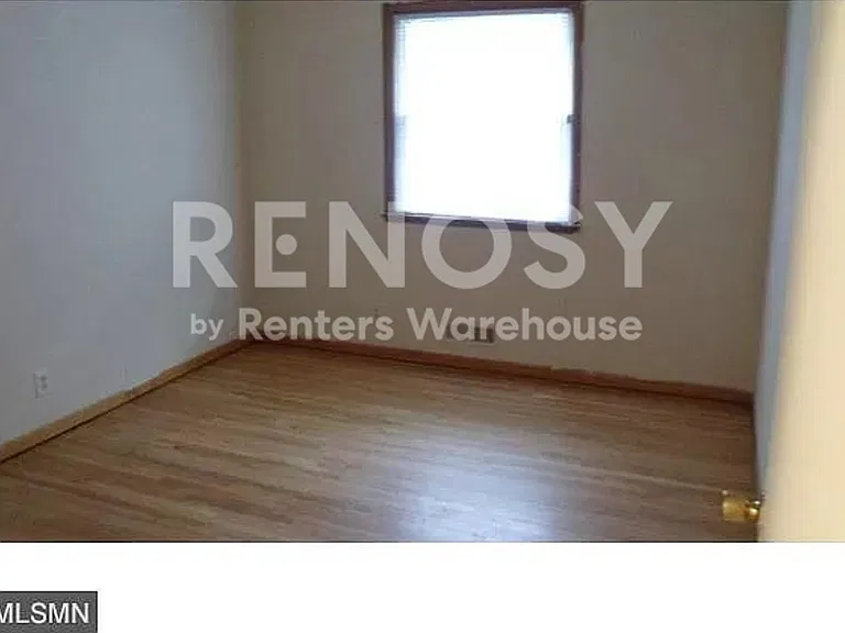 2330 Irving Ave N — Photo 6