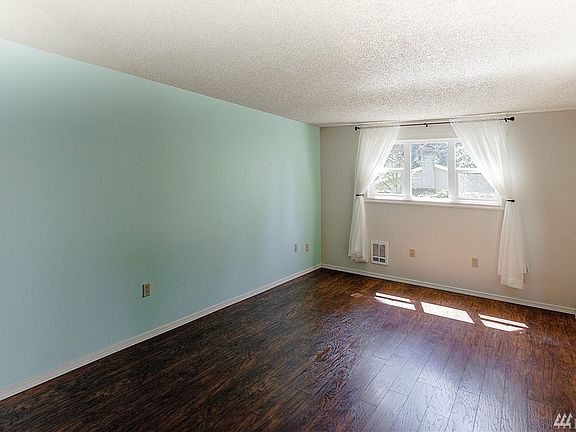 4th image of 5548 Normandy Dr SE