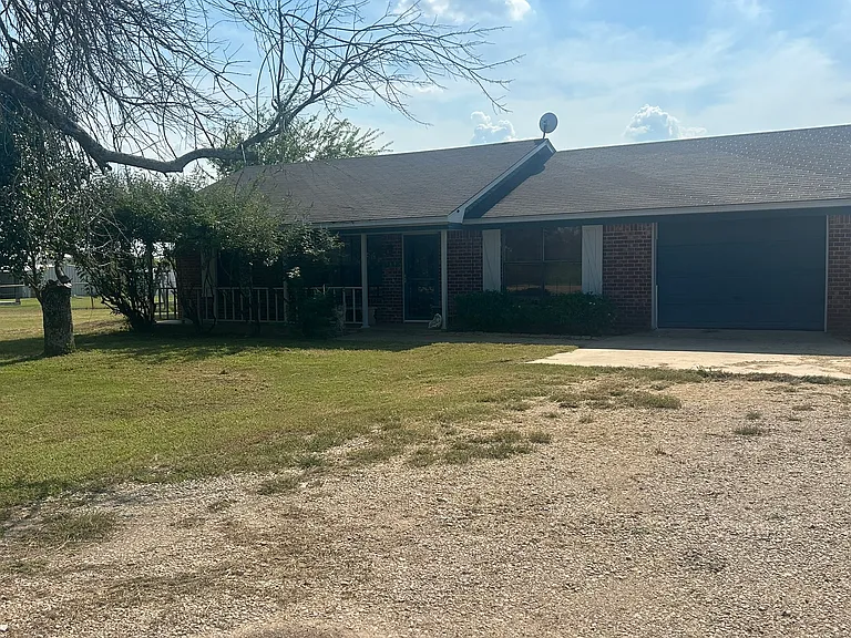 339 S Pleasant Hill Rd — Photo 2
