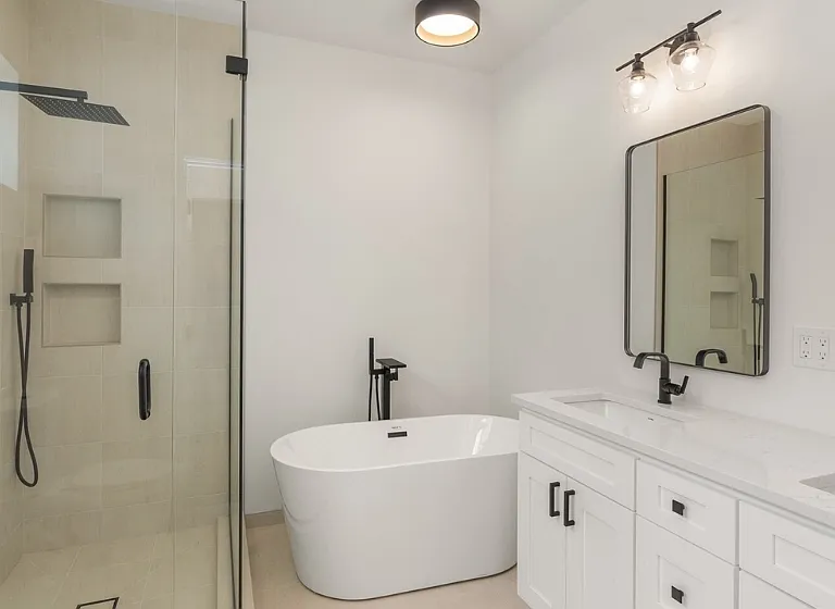 211 W Harriman St — Photo 5