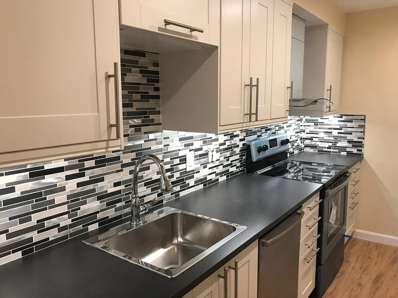 2 bed, 770 sqft, $3,500 — Photo 3