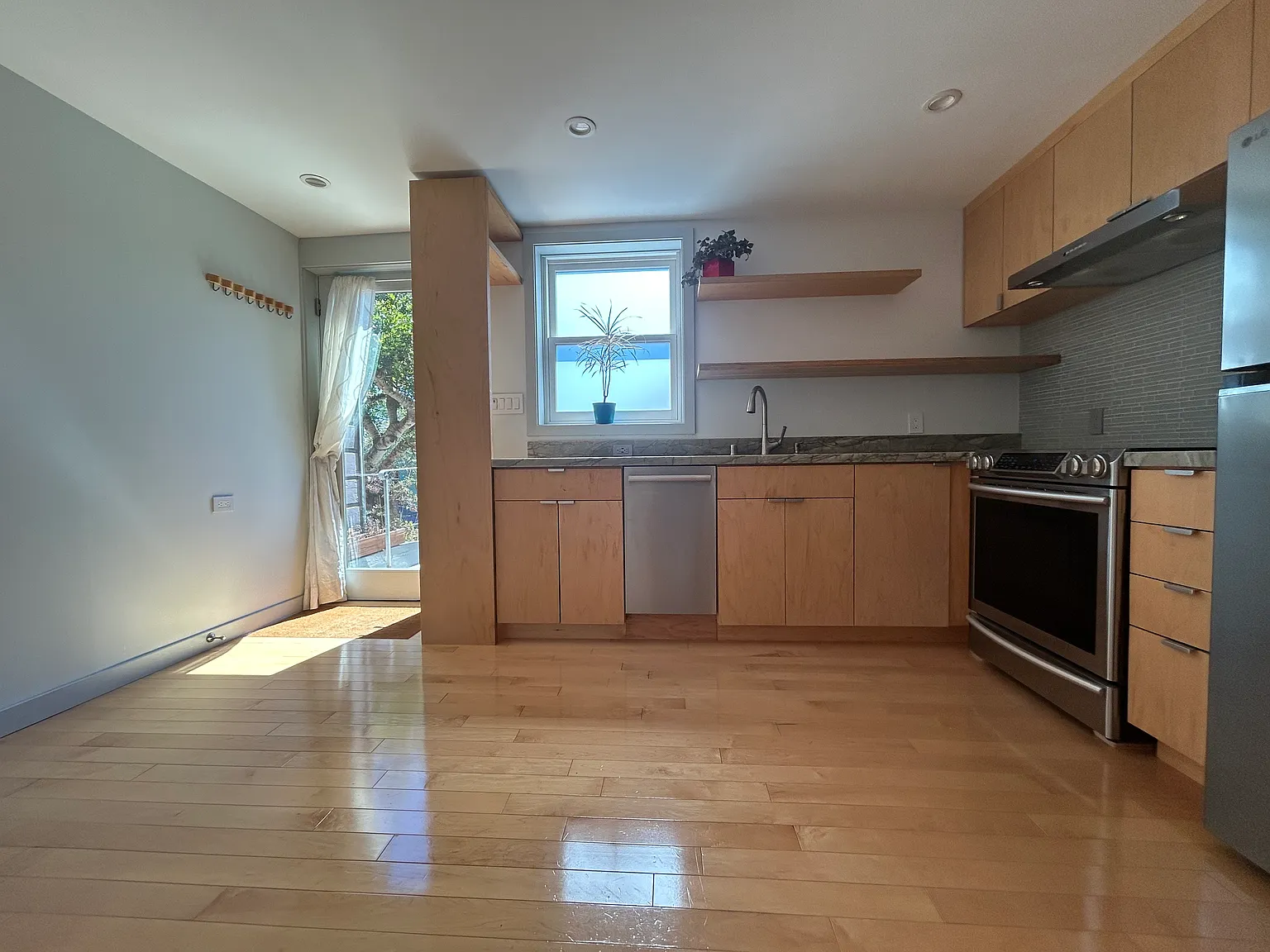 364 Sussex St — Photo 4