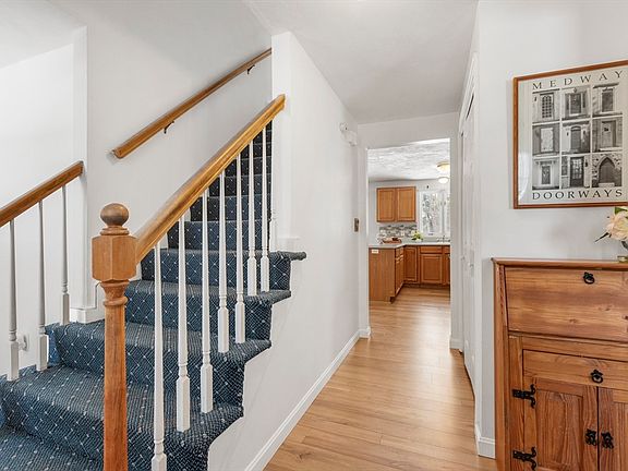 3rd image of 8 Liberty Rd