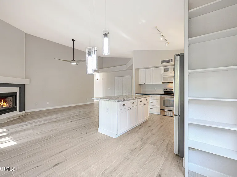 14215 N 56th Pl — Photo 10