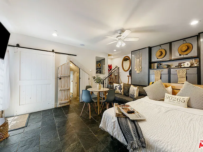 2851 Seabreeze Dr — Photo 58