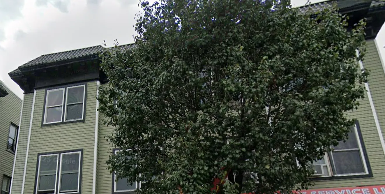 3 bed, $2,300 — Photo 1